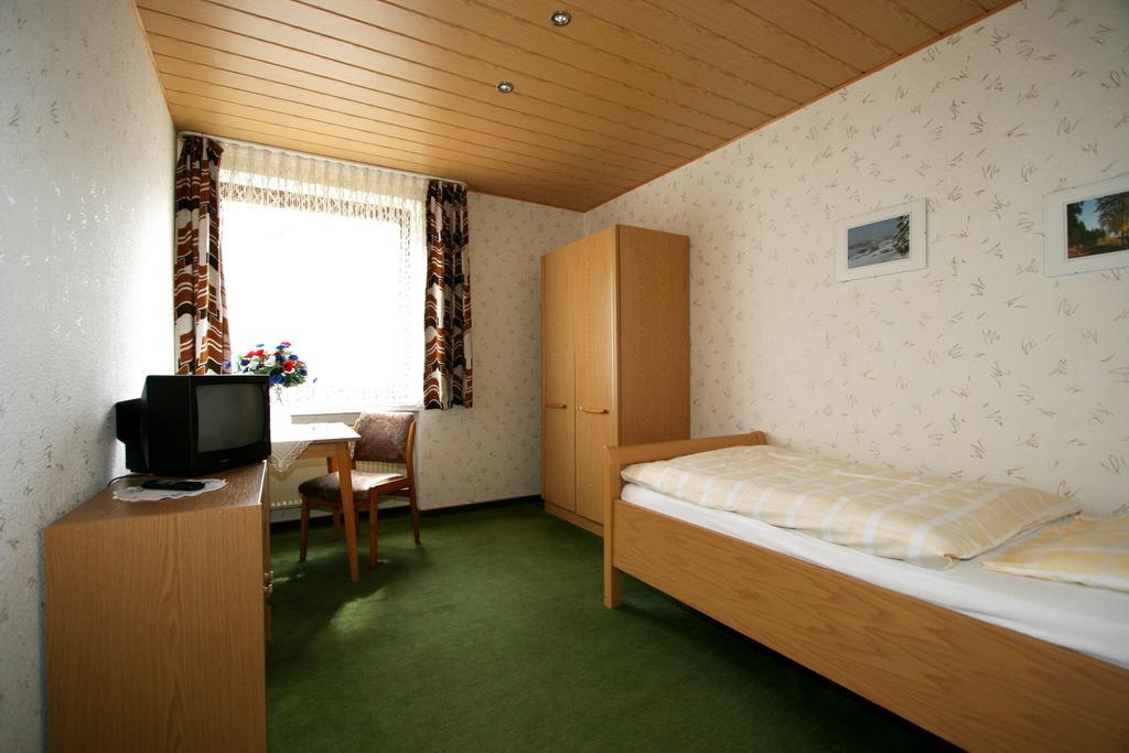 Hotel Restaurant Gunsetal Бад Берлебург Стая снимка